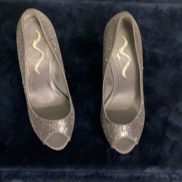 Shoes - Picture 2 of 3